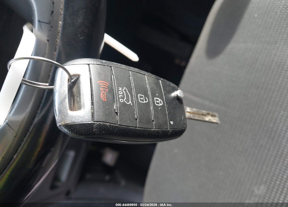 2014 KIA SORENTO LX VIN: 5XYKT4A63EG447885