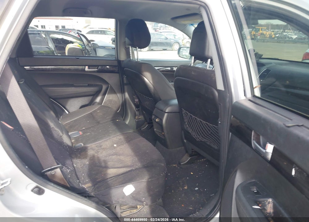 2014 KIA SORENTO LX VIN: 5XYKT4A63EG447885