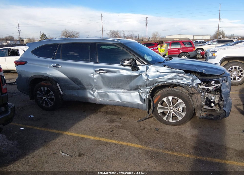 2021 TOYOTA HIGHLANDER XLE VIN: 5TDHZRBH9MS154547