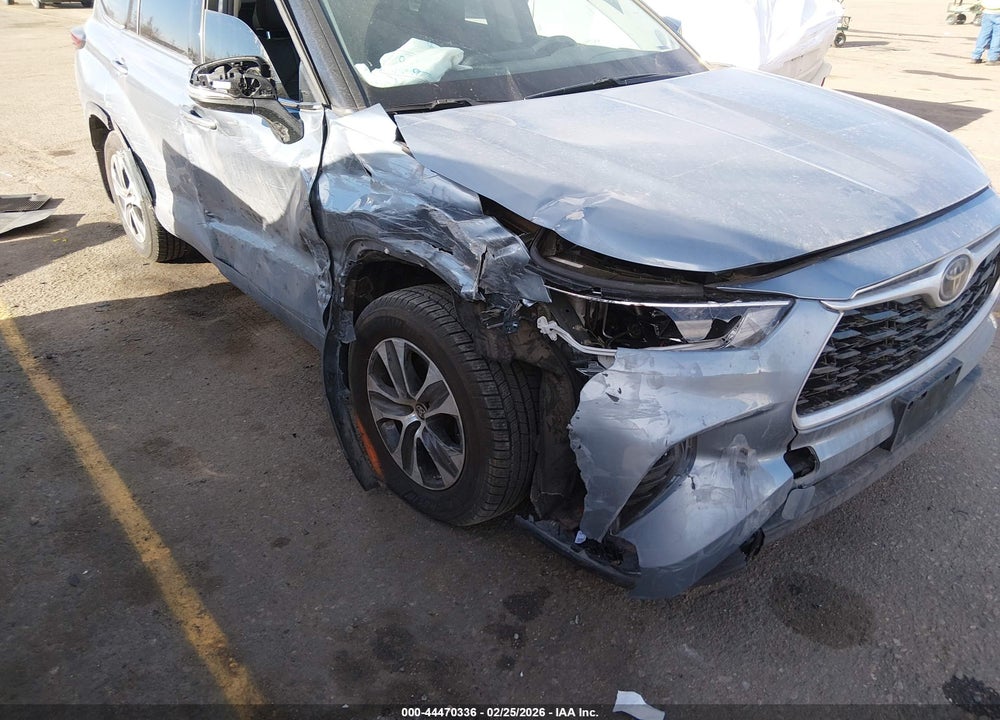 2021 TOYOTA HIGHLANDER XLE VIN: 5TDHZRBH9MS154547