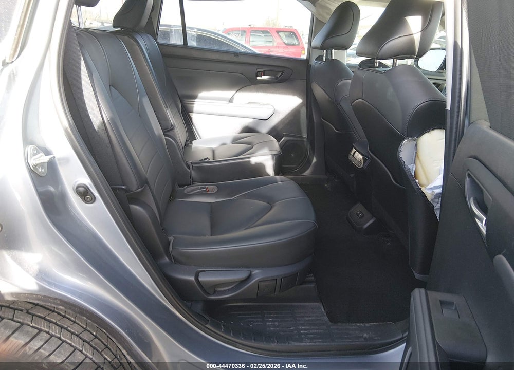 2021 TOYOTA HIGHLANDER XLE VIN: 5TDHZRBH9MS154547