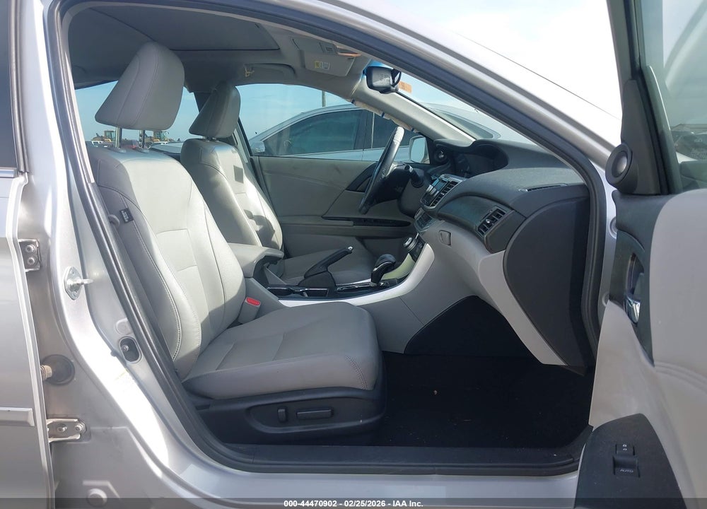 2013 HONDA ACCORD EX-L VIN: 1HGCR2F89DA136852