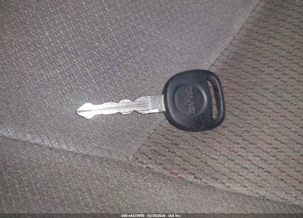 2004 GMC YUKON XL 1500 SLE VIN: 1GKFK16Z94J174556