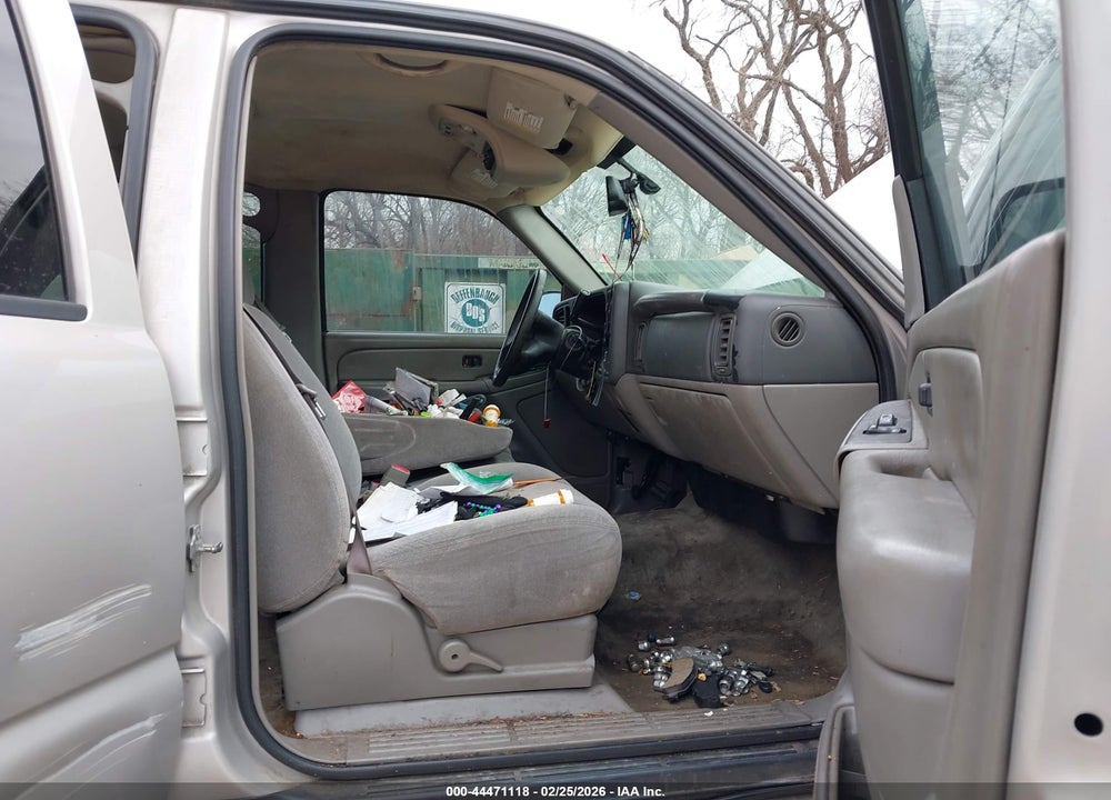 2004 CHEVROLET TAHOE LS VIN: 1GNEC13Z74J240120