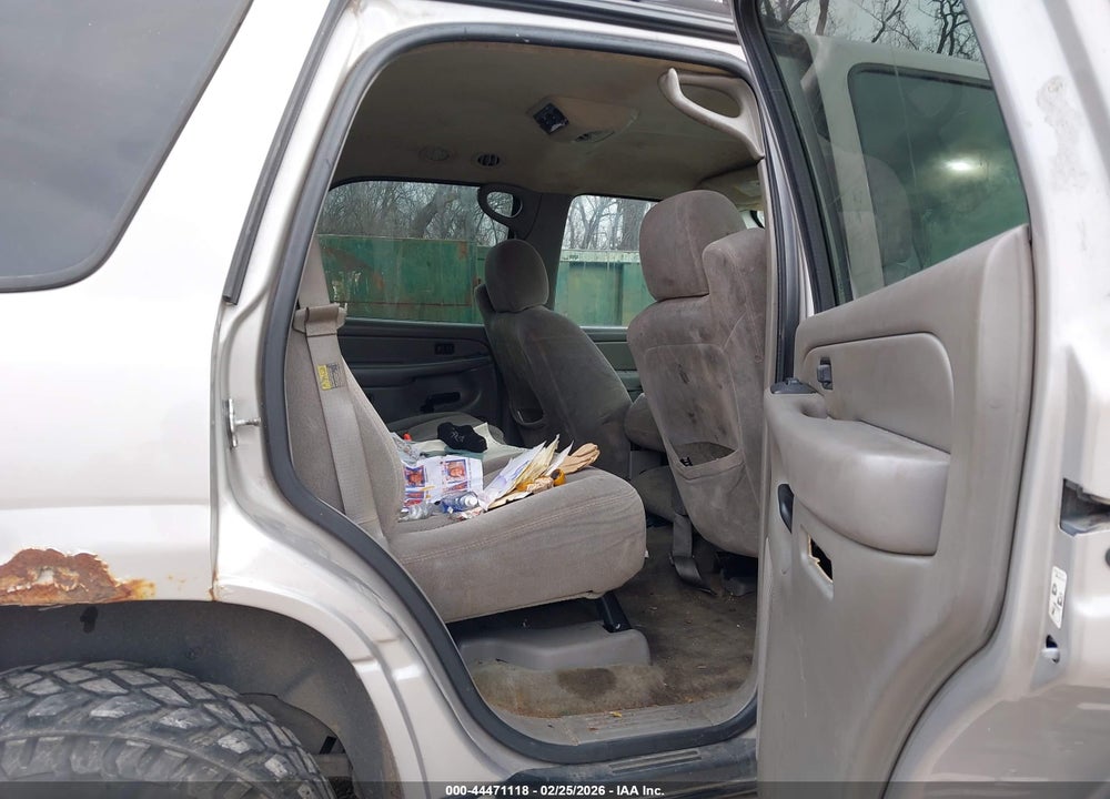 2004 CHEVROLET TAHOE LS VIN: 1GNEC13Z74J240120
