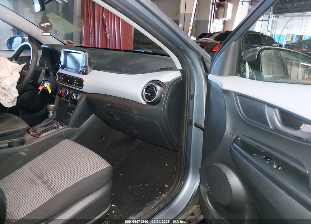 2018 HYUNDAI KONA SE VIN: KM8K1CAA8JU179280