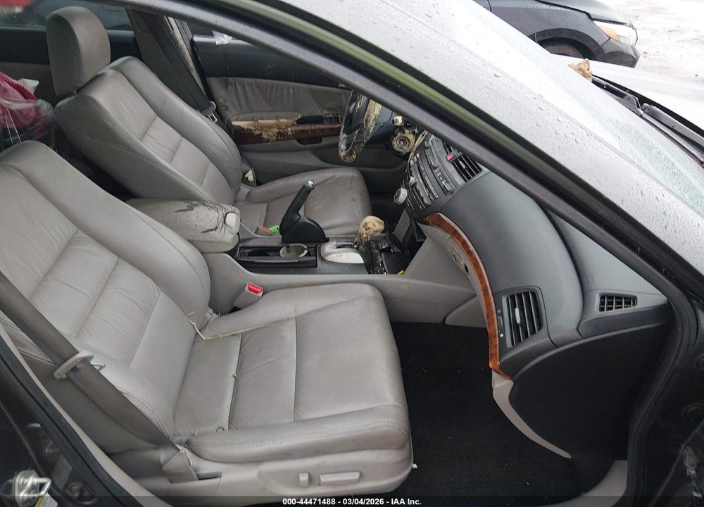 2011 HONDA ACCORD 2.4 EX-L VIN: 1HGCP2F86BA152817