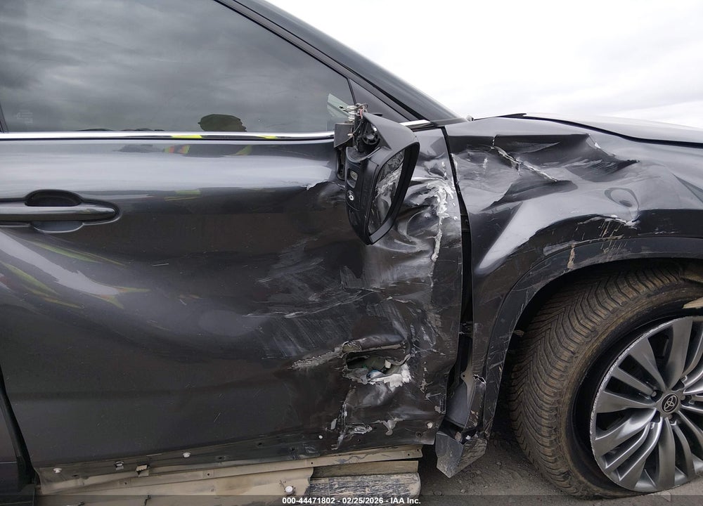 2022 TOYOTA HIGHLANDER PLATINUM VIN: 5TDFZRAH7NS098098
