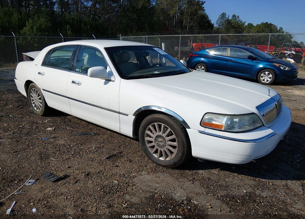 2005 LINCOLN TOWN CAR SIGNATURE VIN: 1LNHM81W25Y643625