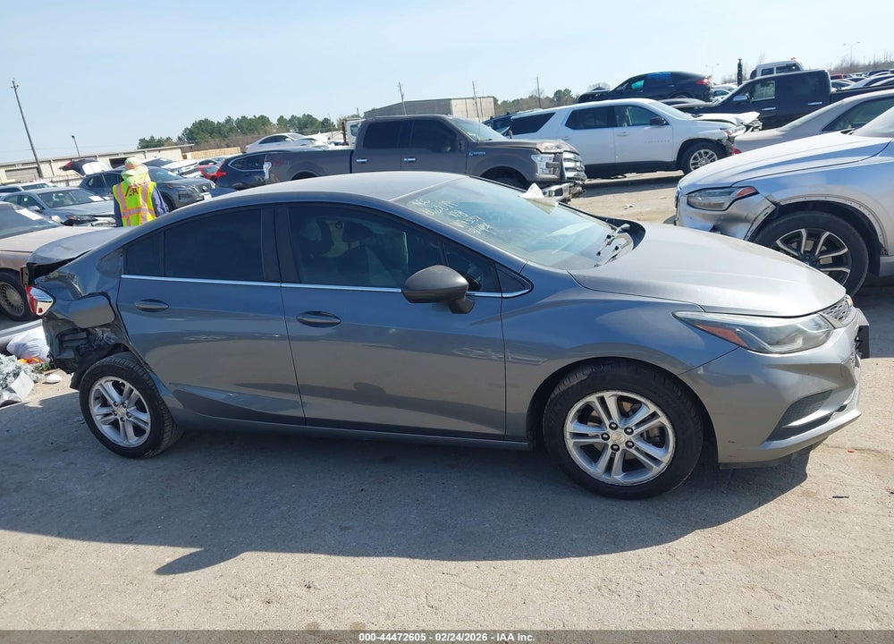 2018 CHEVROLET CRUZE LT AUTO VIN: 1G1BE5SM2J7243057