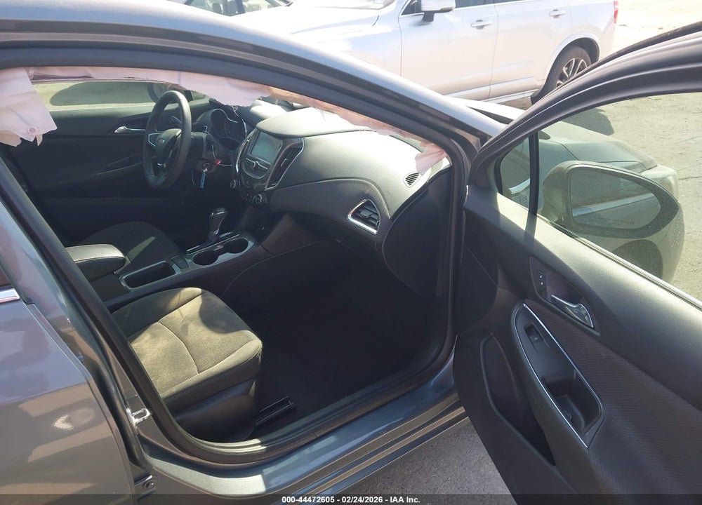2018 CHEVROLET CRUZE LT AUTO VIN: 1G1BE5SM2J7243057