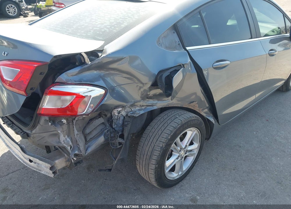 2018 CHEVROLET CRUZE LT AUTO VIN: 1G1BE5SM2J7243057