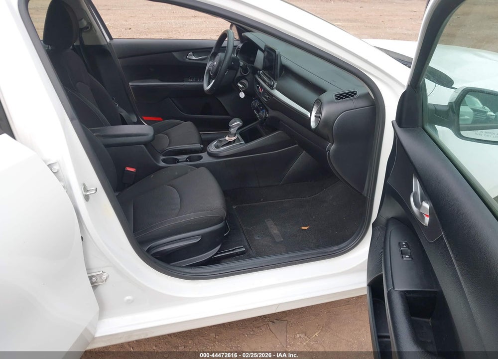 2019 KIA FORTE LXS VIN: 3KPF24AD1KE075040