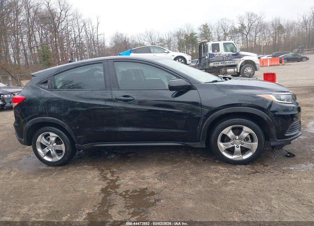 2019 HONDA HR-V LX VIN: 3CZRU6H32KG733396