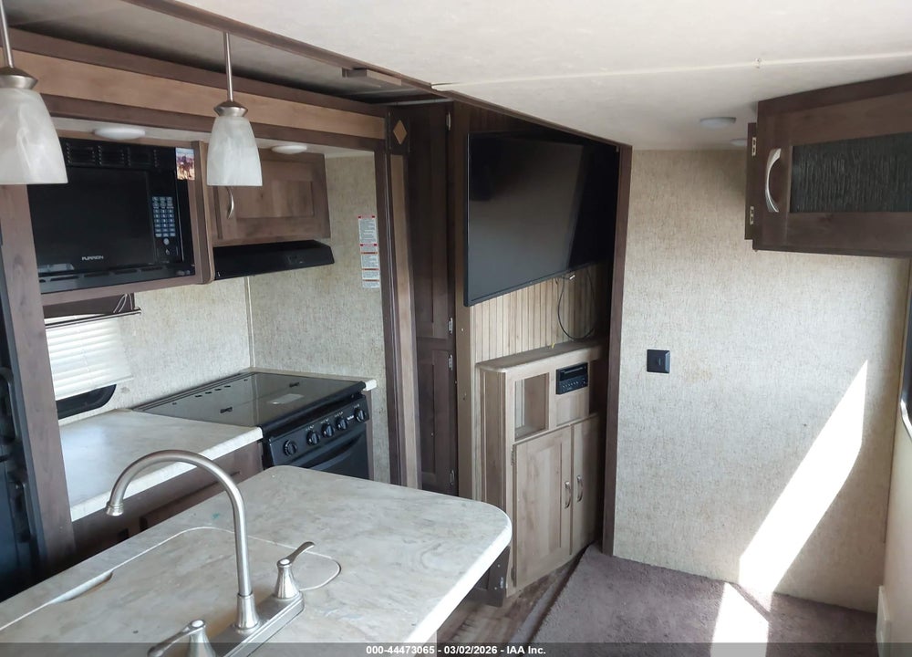 2017 PALOMINO PUMA 32FBIS VIN: 4X4TPUH29HP063696