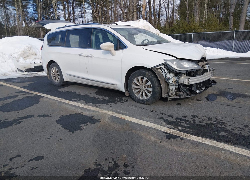 2019 CHRYSLER PACIFICA TOURING L VIN: 2C4RC1BG1KR628947
