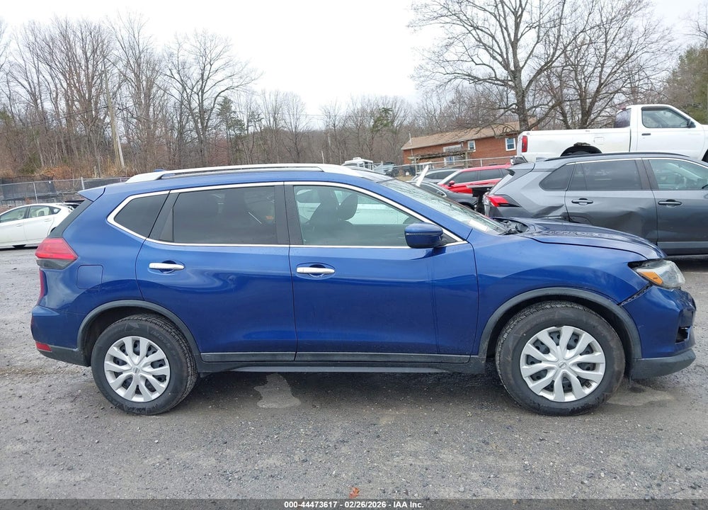 2017 NISSAN ROGUE S VIN: 5N1AT2MM1HC731109