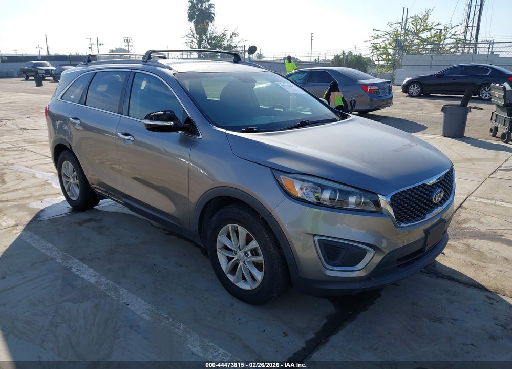 2018 KIA SORENTO 2.4L LX VIN: 5XYPG4A3XJG407409
