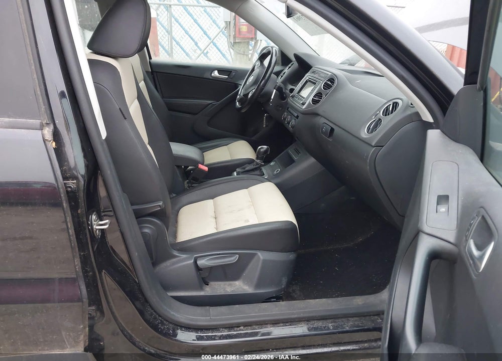 2016 VOLKSWAGEN TIGUAN S VIN: WVGBV7AX7GW595608