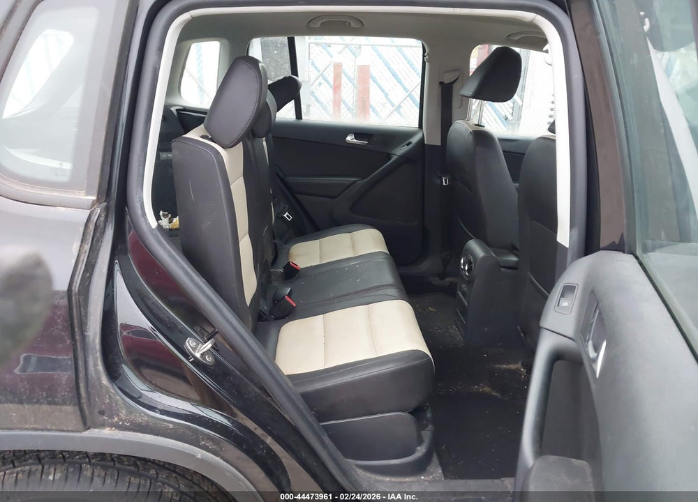 2016 VOLKSWAGEN TIGUAN S VIN: WVGBV7AX7GW595608