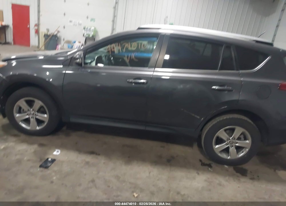 2015 TOYOTA RAV4 XLE VIN: 2T3RFREV8FW355825