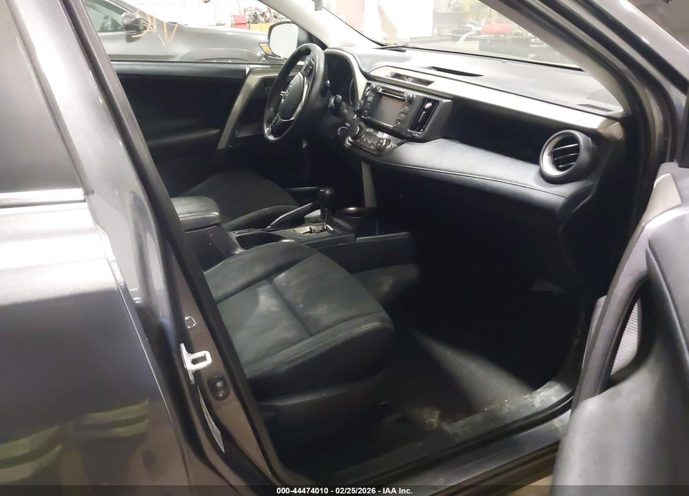 2015 TOYOTA RAV4 XLE VIN: 2T3RFREV8FW355825
