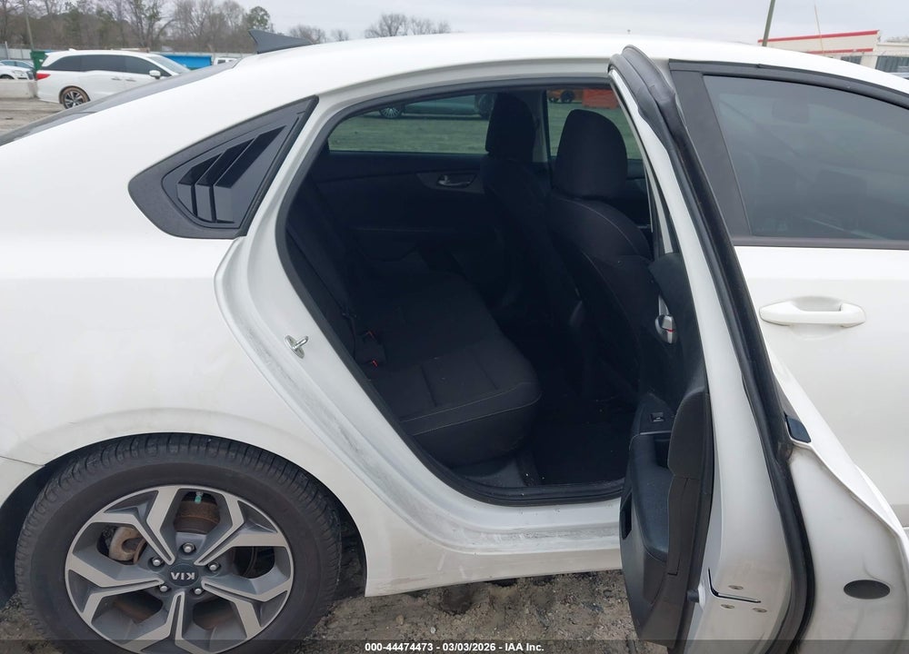 2019 KIA FORTE LXS VIN: 3KPF24AD8KE060115