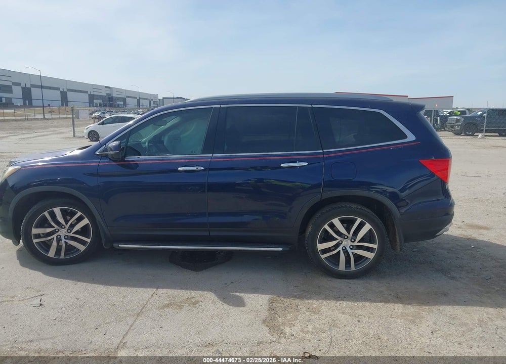 2018 HONDA PILOT TOURING VIN: 5FNYF5H90JB002495