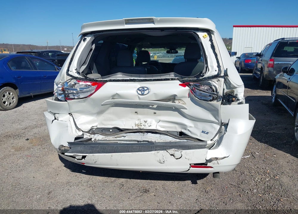 2018 TOYOTA SIENNA XLE 8 PASSENGER VIN: 5TDYZ3DC0JS917338