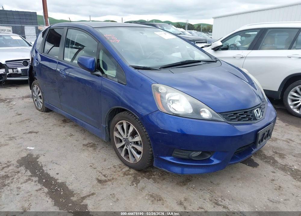2013 HONDA FIT SPORT VIN: JHMGE8H57DC008355