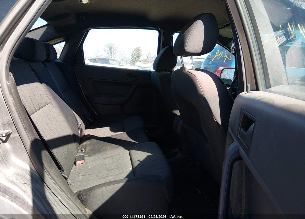 2010 FORD FOCUS SE VIN: 1FAHP3FN7AW261245
