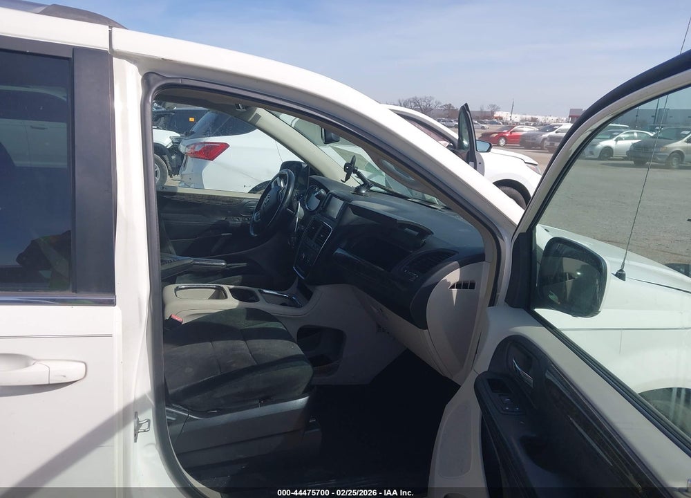 2011 DODGE GRAND CARAVAN CREW VIN: 2D4RN5DG0BR742231