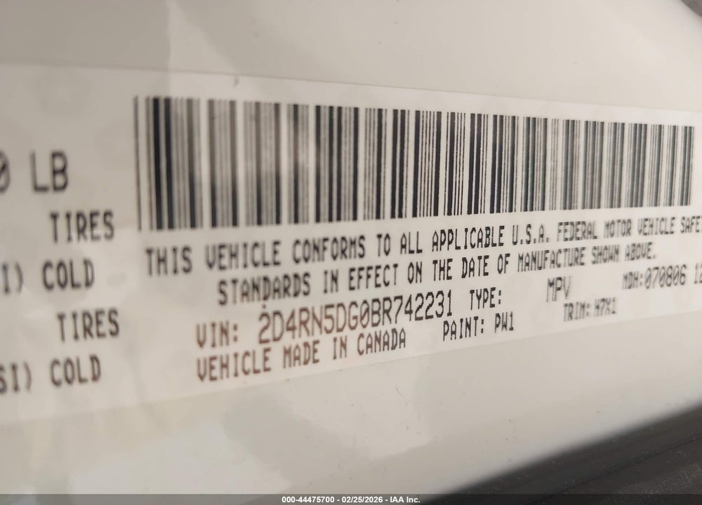 2011 DODGE GRAND CARAVAN CREW VIN: 2D4RN5DG0BR742231