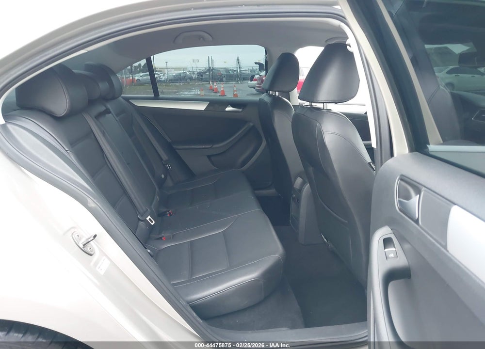 2014 VOLKSWAGEN JETTA 1.8T SE VIN: 3VWD17AJ7EM262193