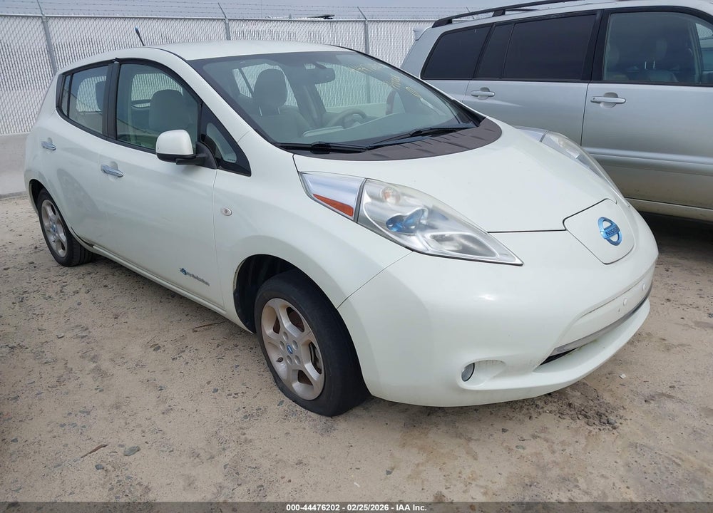 2011 NISSAN LEAF SL VIN: JN1AZ0CP5BT008182