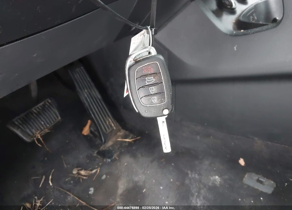 2017 HYUNDAI SANTA FE SPORT 2.4L VIN: 5XYZTDLB2HG437748