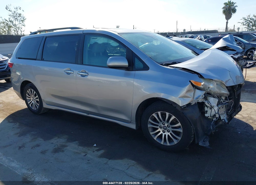 2018 TOYOTA SIENNA XLE 8 PASSENGER VIN: 5TDYZ3DC6JS917750