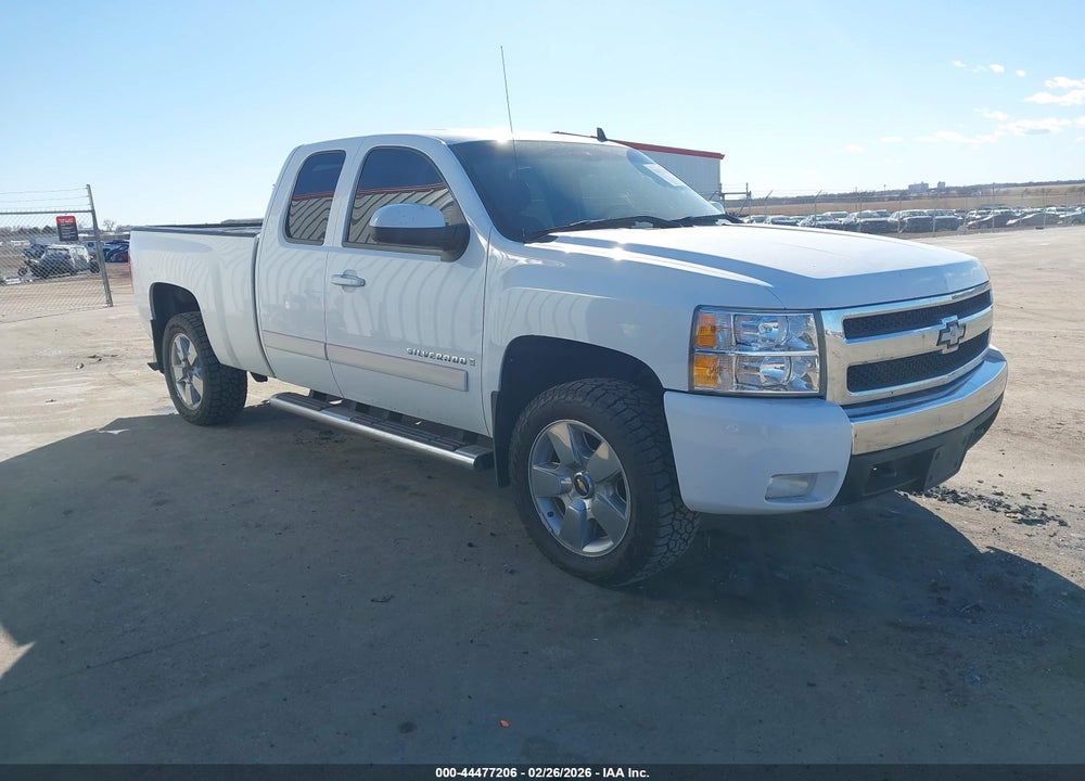 2008 CHEVROLET SILVERADO 1500 LT1 VIN: 2GCEK19J581242848