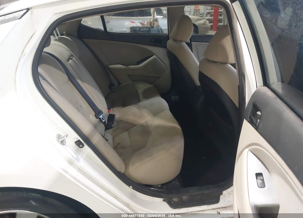 2015 KIA OPTIMA LX VIN: KNAGM4A72F5592211