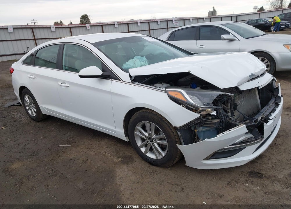 2015 HYUNDAI SONATA SE VIN: 5NPE24AF3FH137410