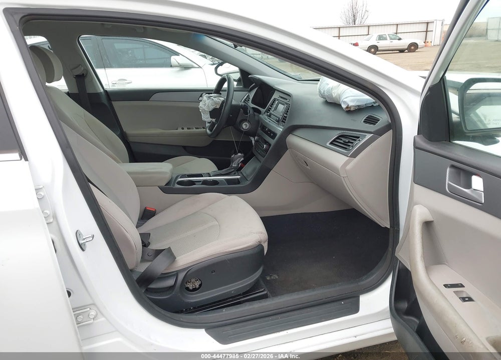 2015 HYUNDAI SONATA SE VIN: 5NPE24AF3FH137410
