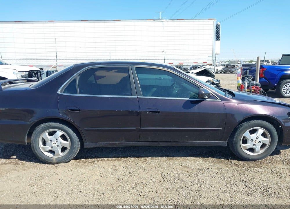 1998 HONDA ACCORD EX VIN: 1HGCG5559WA008970