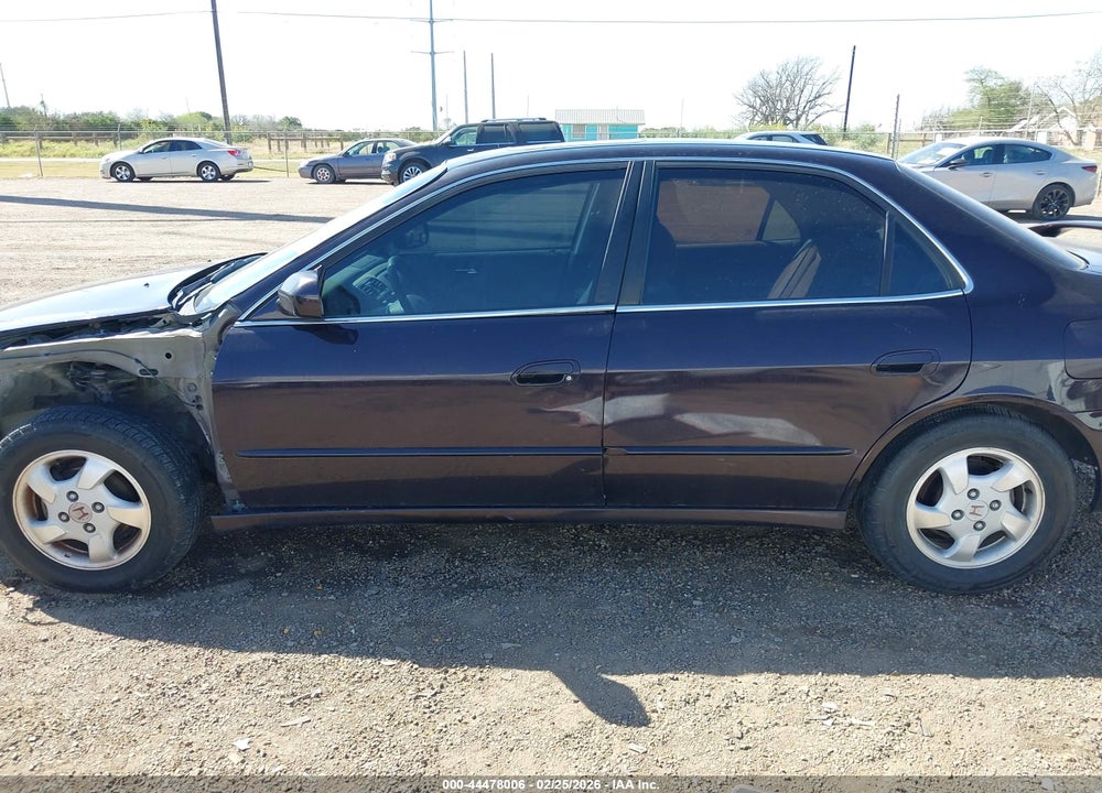 1998 HONDA ACCORD EX VIN: 1HGCG5559WA008970