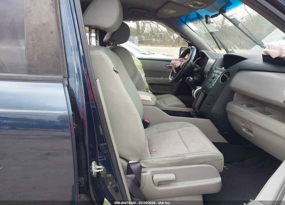 2011 HONDA PILOT EX VIN: 5FNYF3H43BB049451