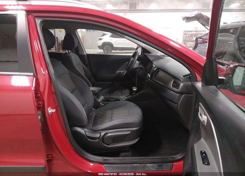 2018 KIA NIRO LX VIN: KNDCB3LC6J5195184