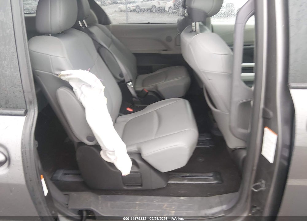 2022 TOYOTA SIENNA XLE VIN: 5TDYRKEC1NS076743