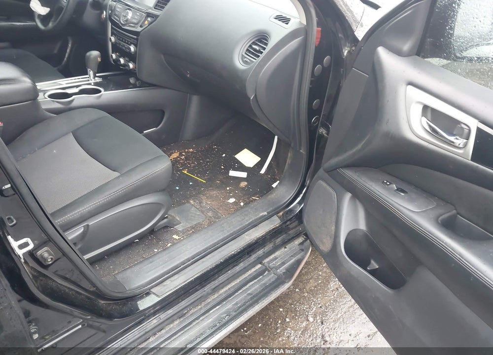 2018 NISSAN PATHFINDER S VIN: 5N1DR2MN3JC623696