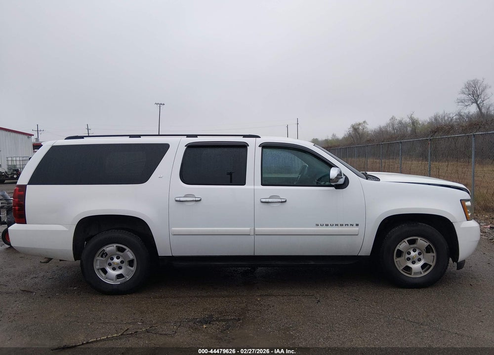 2008 CHEVROLET SUBURBAN 1500 LT VIN: 3GNFC16038G108982