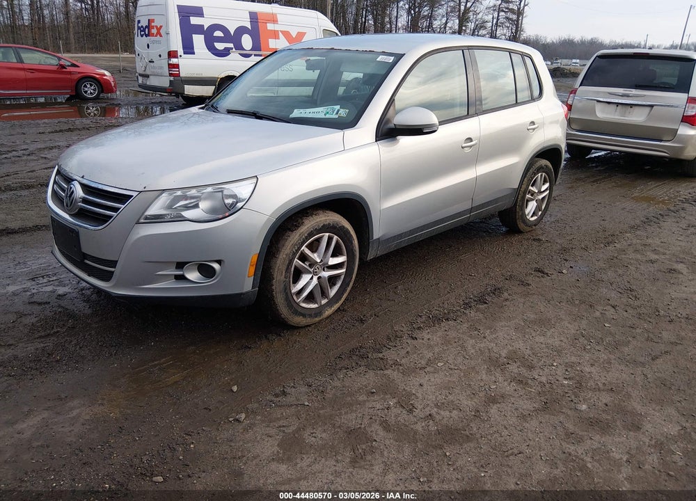 2011 VOLKSWAGEN TIGUAN S VIN: WVGBV7AX5BW560977