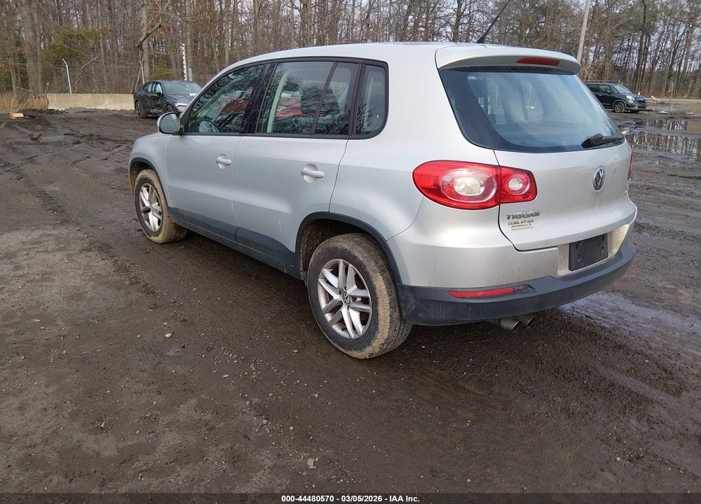 2011 VOLKSWAGEN TIGUAN S VIN: WVGBV7AX5BW560977
